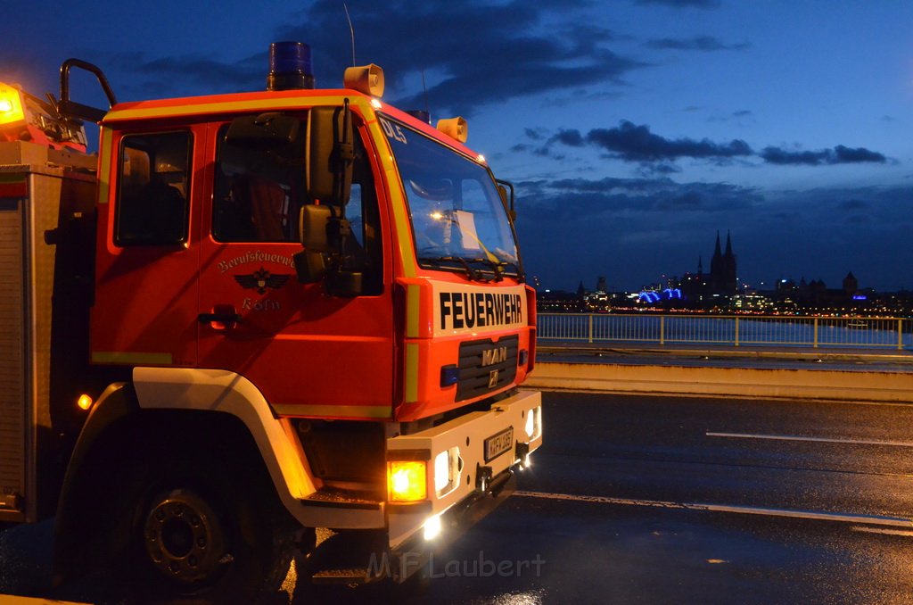 Einsatz BF Hoehenretter Koelner Seilbahn Hoehe Zoobruecke P2294.JPG